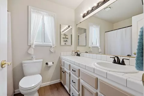 Bath - 6834 Irving Rd, Redding, CA 96001 photo 1 of 2