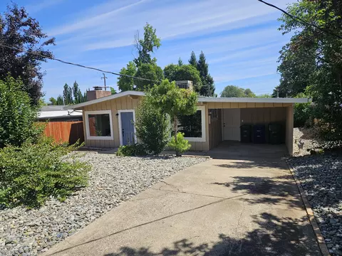 Exterior - 1615 Oak St, Redding, CA 96001 photo 7 of 17