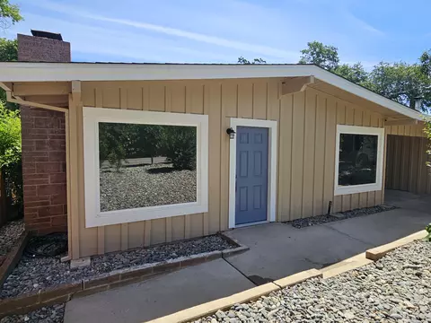 Exterior - 1615 Oak St, Redding, CA 96001 photo 9 of 17