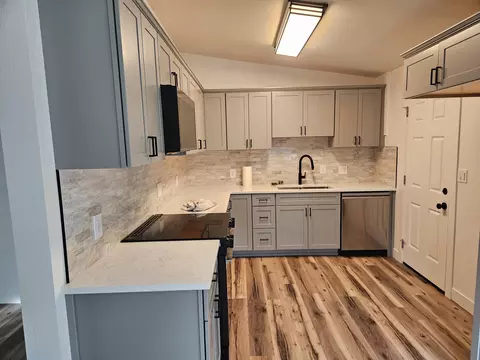Kitchen - 1615 Oak St, Redding, CA 96001 photo 4 of 8