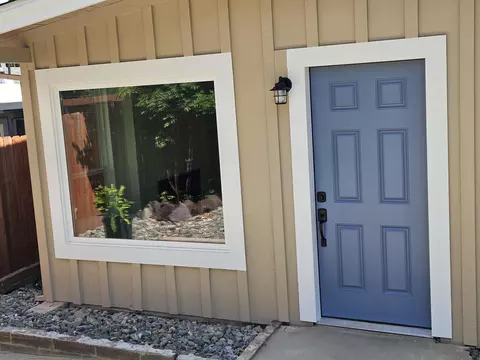 Exterior - 1615 Oak St, Redding, CA 96001 photo 6 of 17