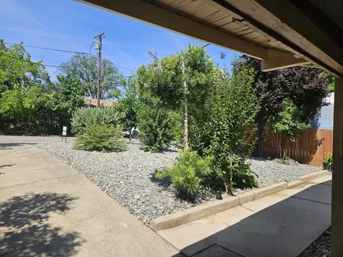 Exterior - 1615 Oak St, Redding, CA 96001 photo 8 of 17