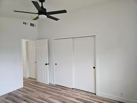 Bedroom - 1615 Oak St, Redding, CA 96001 photo 4 of 6