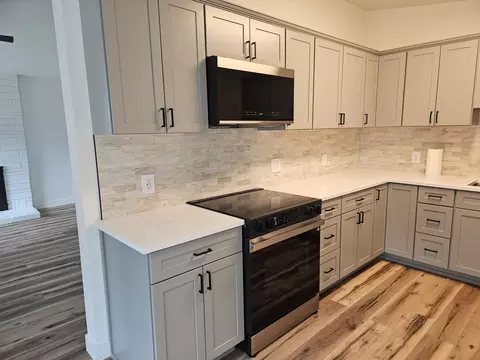 Kitchen - 1615 Oak St, Redding, CA 96001 photo 6 of 8