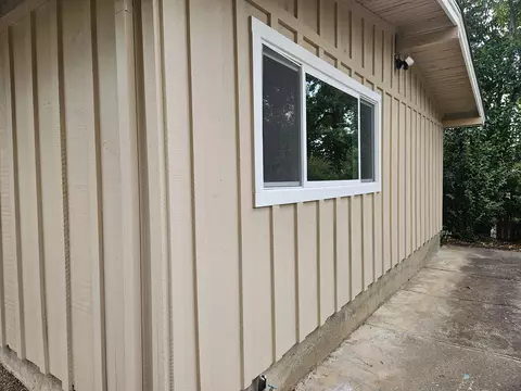Exterior - 1615 Oak St, Redding, CA 96001 photo 4 of 17