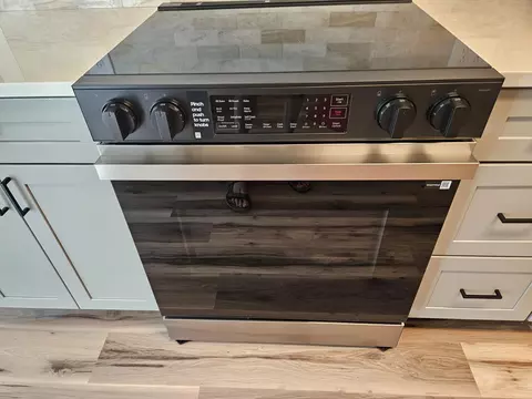 Kitchen - 1615 Oak St, Redding, CA 96001 photo 7 of 8