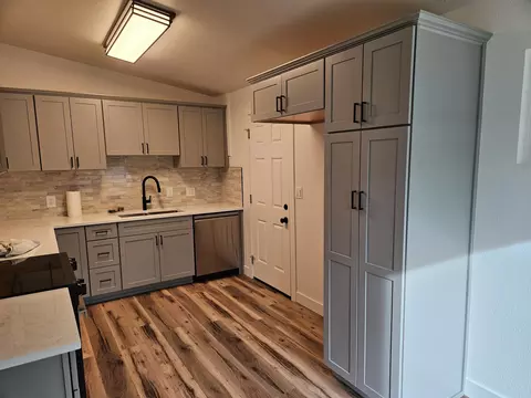 Kitchen - 1615 Oak St, Redding, CA 96001 photo 2 of 8