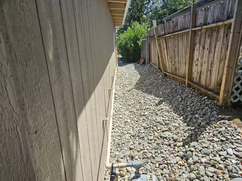 Exterior - 1615 Oak St, Redding, CA 96001 photo 16 of 17