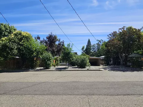 Exterior - 1615 Oak St, Redding, CA 96001 photo 17 of 17