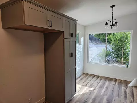 Entry Way - 1615 Oak St, Redding, CA 96001 photo 1 of 4