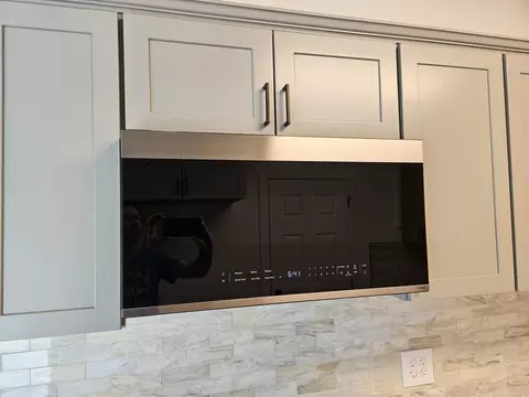 Kitchen - 1615 Oak St, Redding, CA 96001 photo 5 of 8