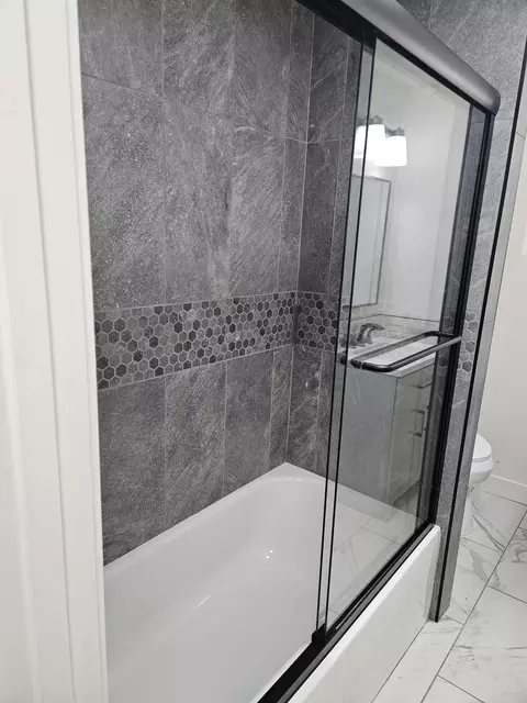 Bath - 1615 Oak St, Redding, CA 96001 photo 10 of 10