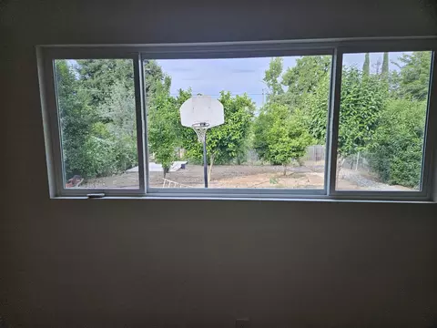 Bedroom - 1615 Oak St, Redding, CA 96001 photo 6 of 6