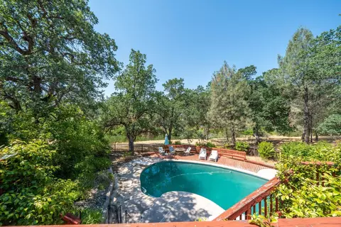 Exterior - 8846 Goldstone Ln, Redding, CA 96001 photo 8 of 17