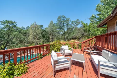 Exterior - 8846 Goldstone Ln, Redding, CA 96001 photo 7 of 17