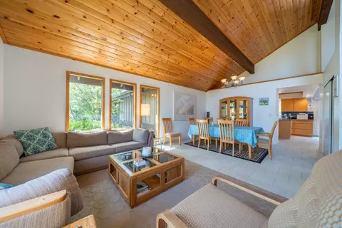 Living - 8846 Goldstone Ln, Redding, CA 96001 photo 3 of 8