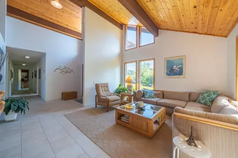 Living - 8846 Goldstone Ln, Redding, CA 96001 photo 2 of 8