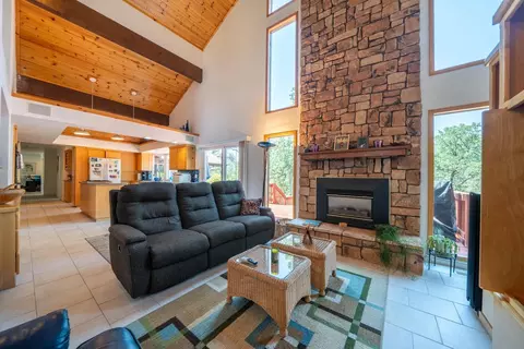Living - 8846 Goldstone Ln, Redding, CA 96001 photo 6 of 8