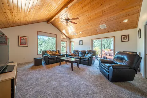 Living - 8846 Goldstone Ln, Redding, CA 96001 photo 7 of 8
