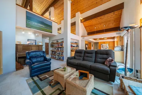 Living - 8846 Goldstone Ln, Redding, CA 96001 photo 5 of 8
