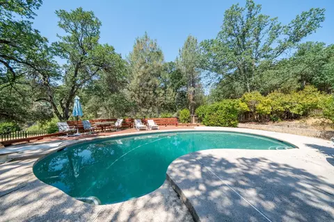 Exterior - 8846 Goldstone Ln, Redding, CA 96001 photo 9 of 17