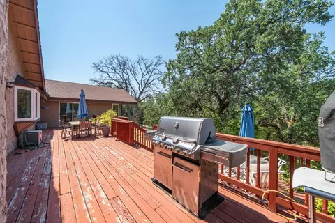 Exterior - 8846 Goldstone Ln, Redding, CA 96001 photo 5 of 17