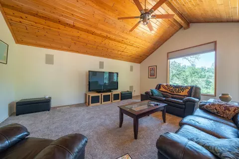 Living - 8846 Goldstone Ln, Redding, CA 96001 photo 8 of 8