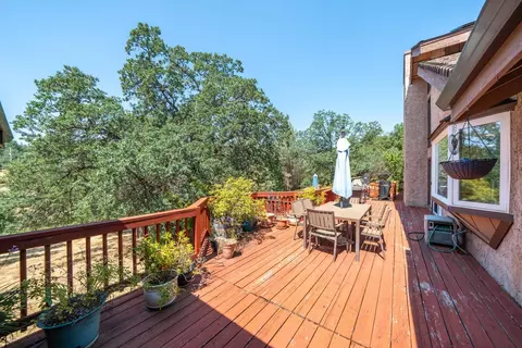 Exterior - 8846 Goldstone Ln, Redding, CA 96001 photo 4 of 17