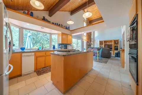 Kitchen - 8846 Goldstone Ln, Redding, CA 96001 photo 2 of 5