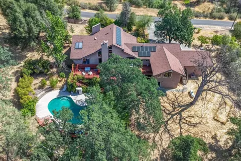 8846 Goldstone Ln, Redding, CA 96001