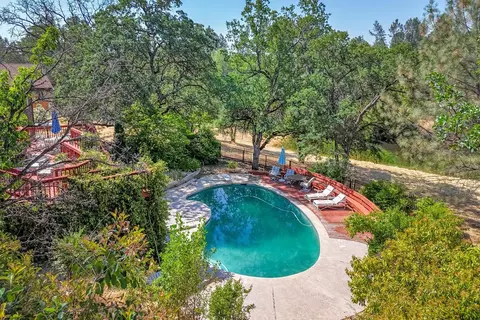 Exterior - 8846 Goldstone Ln, Redding, CA 96001 photo 16 of 17