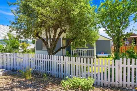924 Oak St, Mccloud, CA 96057