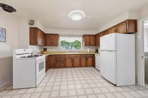 Kitchen - 924 Oak St, Mccloud, CA 96057 photo 1 of 1