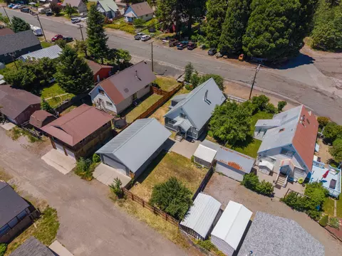 View/Area - 924 Oak St, Mccloud, CA 96057 photo 1 of 2
