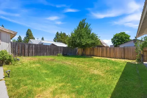 Exterior - 924 Oak St, Mccloud, CA 96057 photo 5 of 6