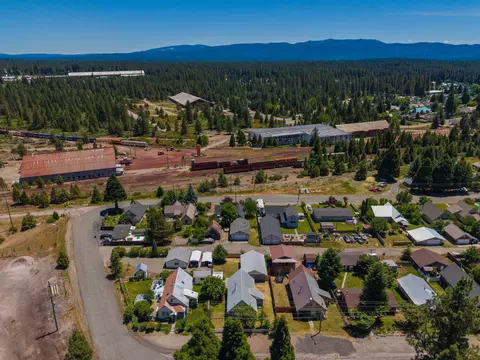 View/Area - 924 Oak St, Mccloud, CA 96057 photo 2 of 2