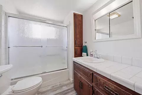 Bath - 924 Oak St, Mccloud, CA 96057 photo 1 of 2