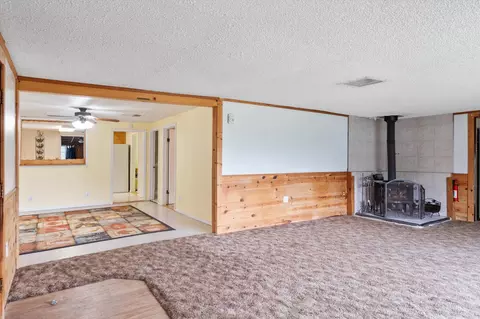 Living - 21941 Reading Dr, Anderson, CA 96007 photo 2 of 4