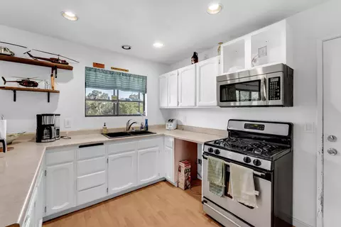 Kitchen - 13220 Aztec Ln, Red Bluff, CA 96080 photo 2 of 4
