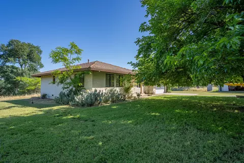 Exterior - 13220 Aztec Ln, Red Bluff, CA 96080 photo 9 of 11