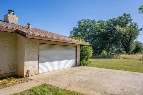 Exterior - 13220 Aztec Ln, Red Bluff, CA 96080 photo 6 of 11