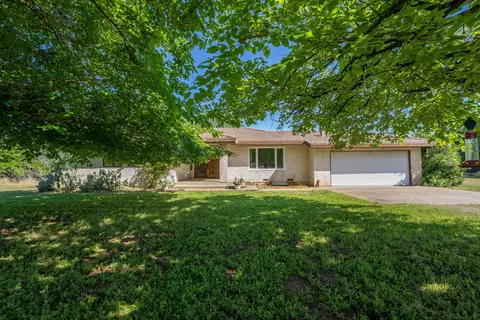 Exterior - 13220 Aztec Ln, Red Bluff, CA 96080 photo 7 of 11