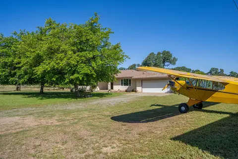 Exterior - 13220 Aztec Ln, Red Bluff, CA 96080 photo 5 of 11