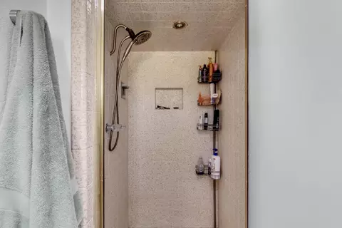 Bath - 13220 Aztec Ln, Red Bluff, CA 96080 photo 3 of 4