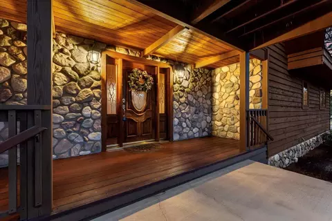 Exterior - 17325 Nicklaus Ct, Weed, CA 96094 photo 3 of 10