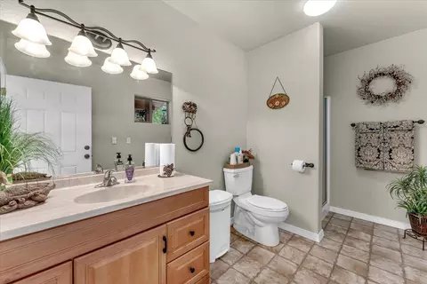 Bath - 17325 Nicklaus Ct, Weed, CA 96094 photo 8 of 8