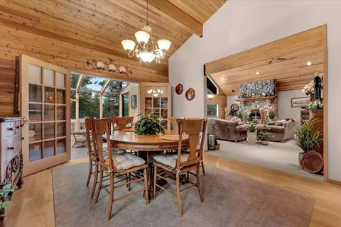 Dining - 17325 Nicklaus Ct, Weed, CA 96094 photo 2 of 2