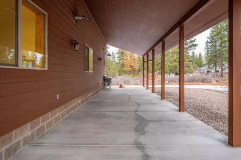 Exterior - 17325 Nicklaus Ct, Weed, CA 96094 photo 9 of 10