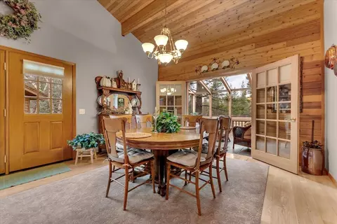 Dining - 17325 Nicklaus Ct, Weed, CA 96094 photo 1 of 2