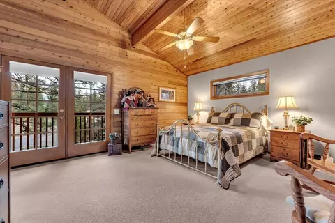 Bedroom - 17325 Nicklaus Ct, Weed, CA 96094 photo 2 of 4